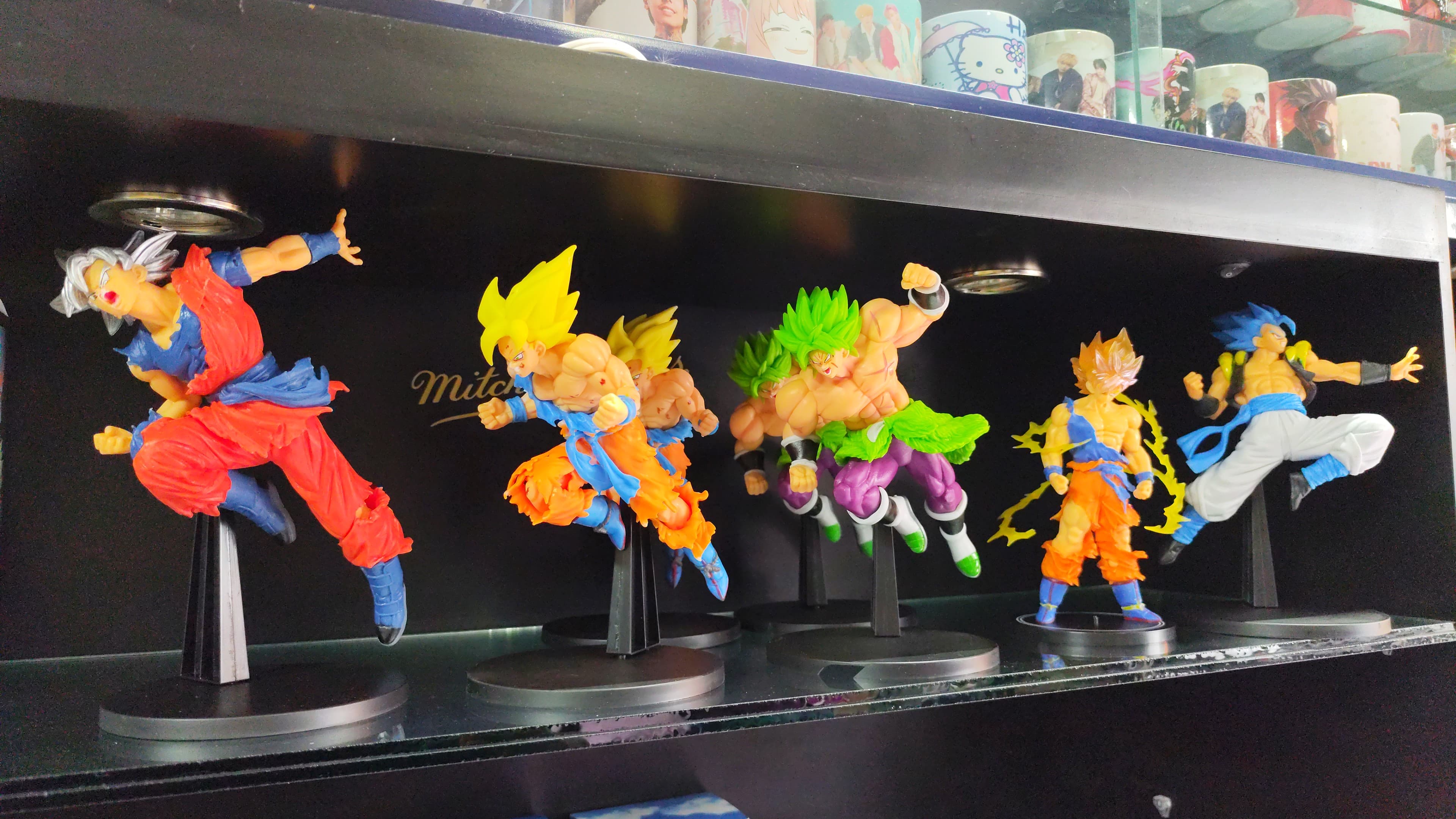 DRAGON BALL FIGURA CON BASE