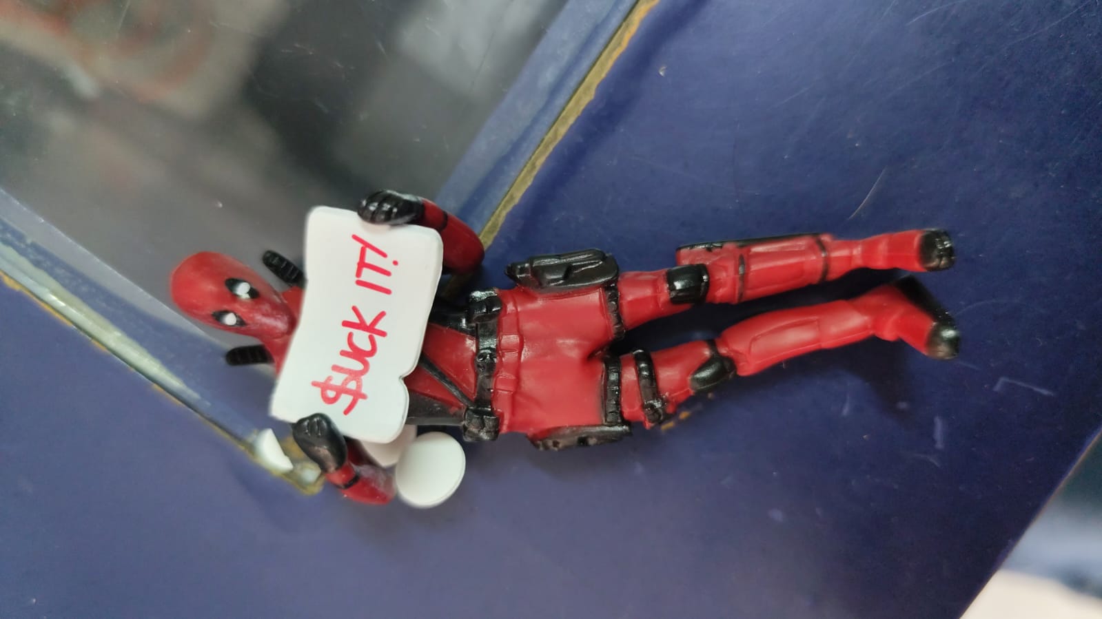 DEADPOOL MINI FIGURA